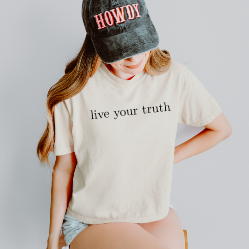 Live your truth cropped tee