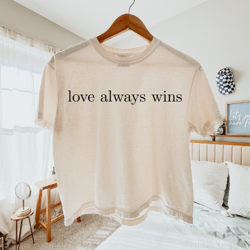 Love always wins cropped tee